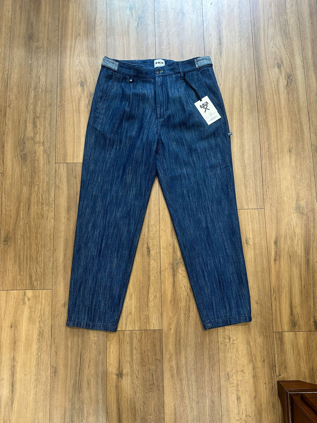 JEANS CROPPED FIT CON DETTAGLI DI LAVAGGI DIVERSI