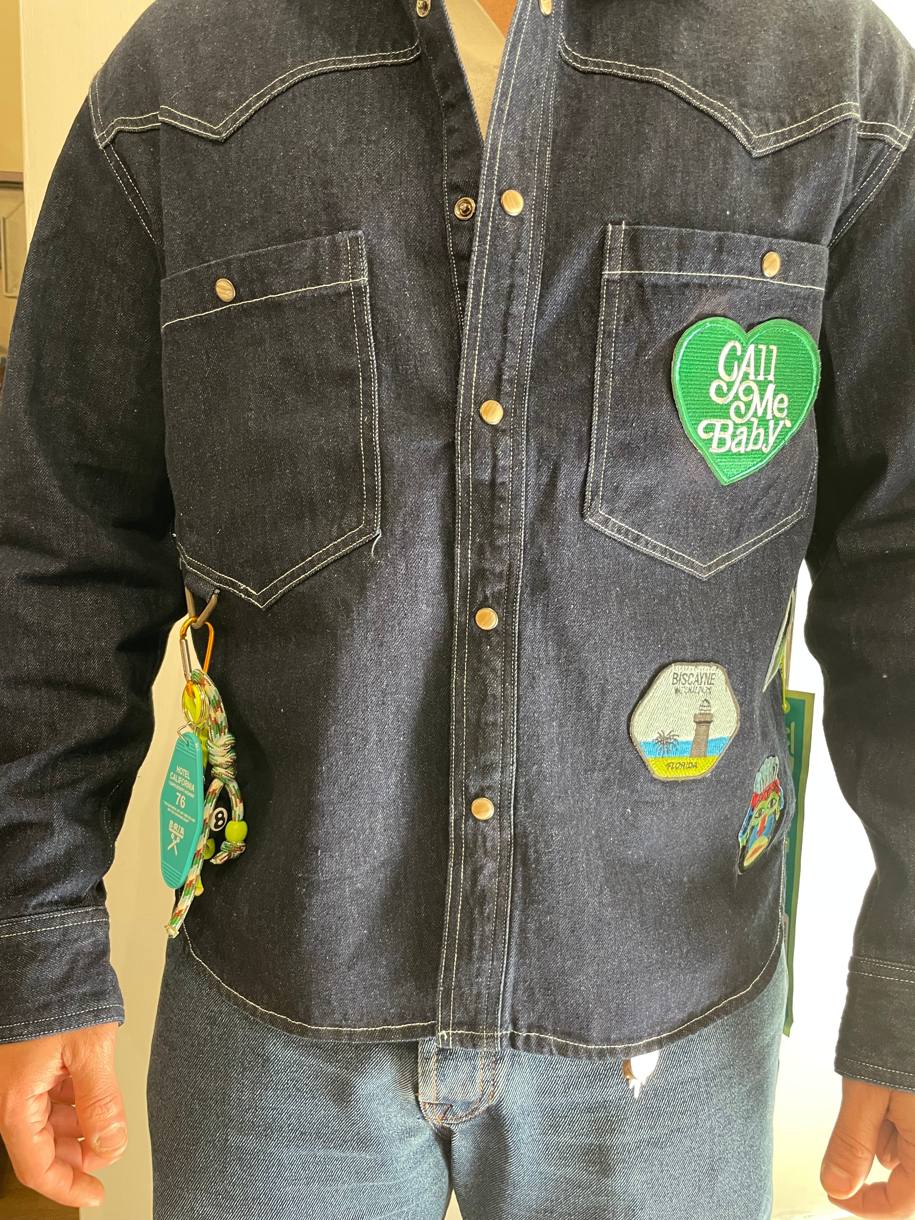 OVERSHIRT IN JEANS LAVAGGIO SCURO CON PATCH