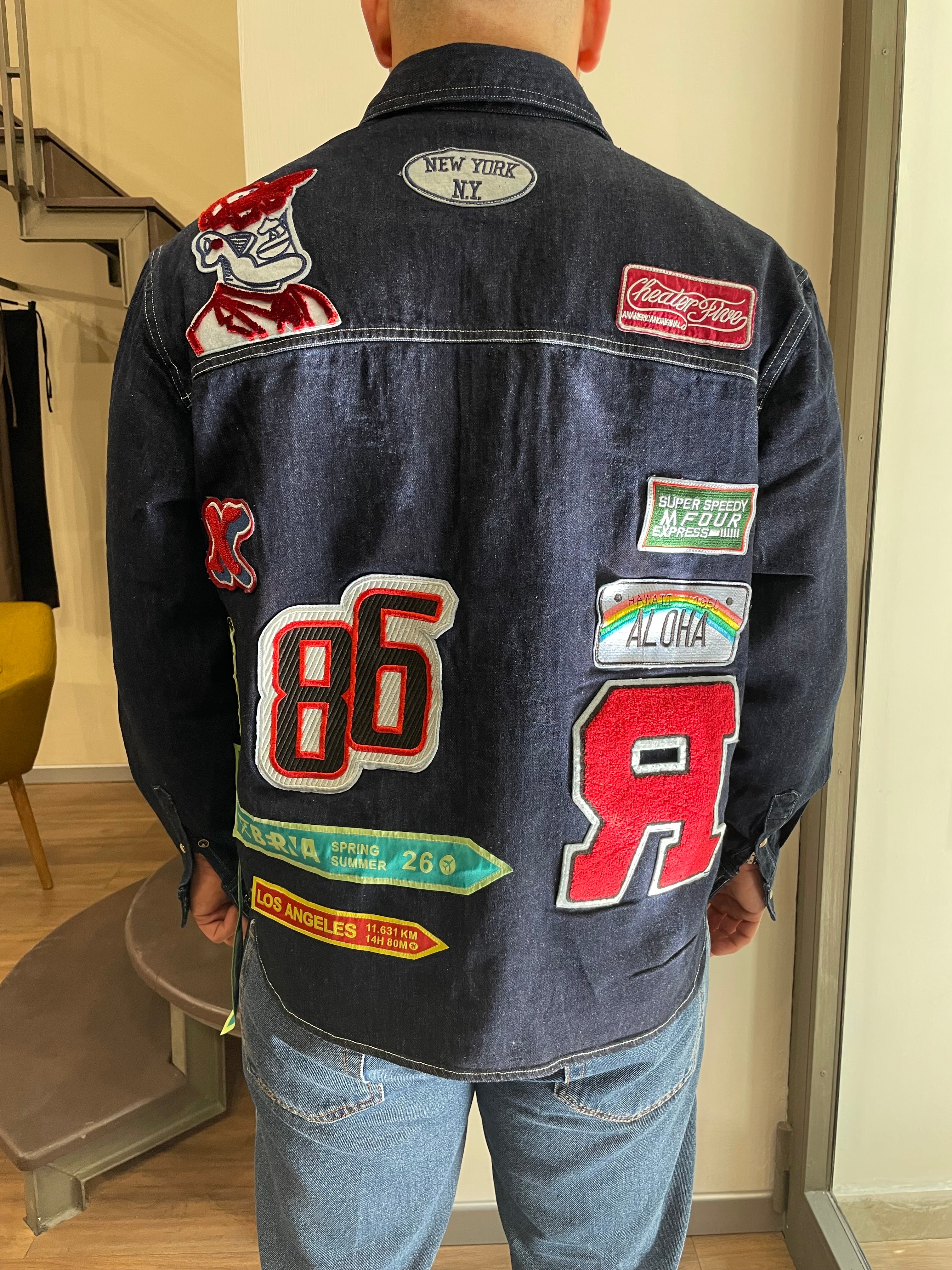 OVERSHIRT IN JEANS LAVAGGIO SCURO CON PATCH