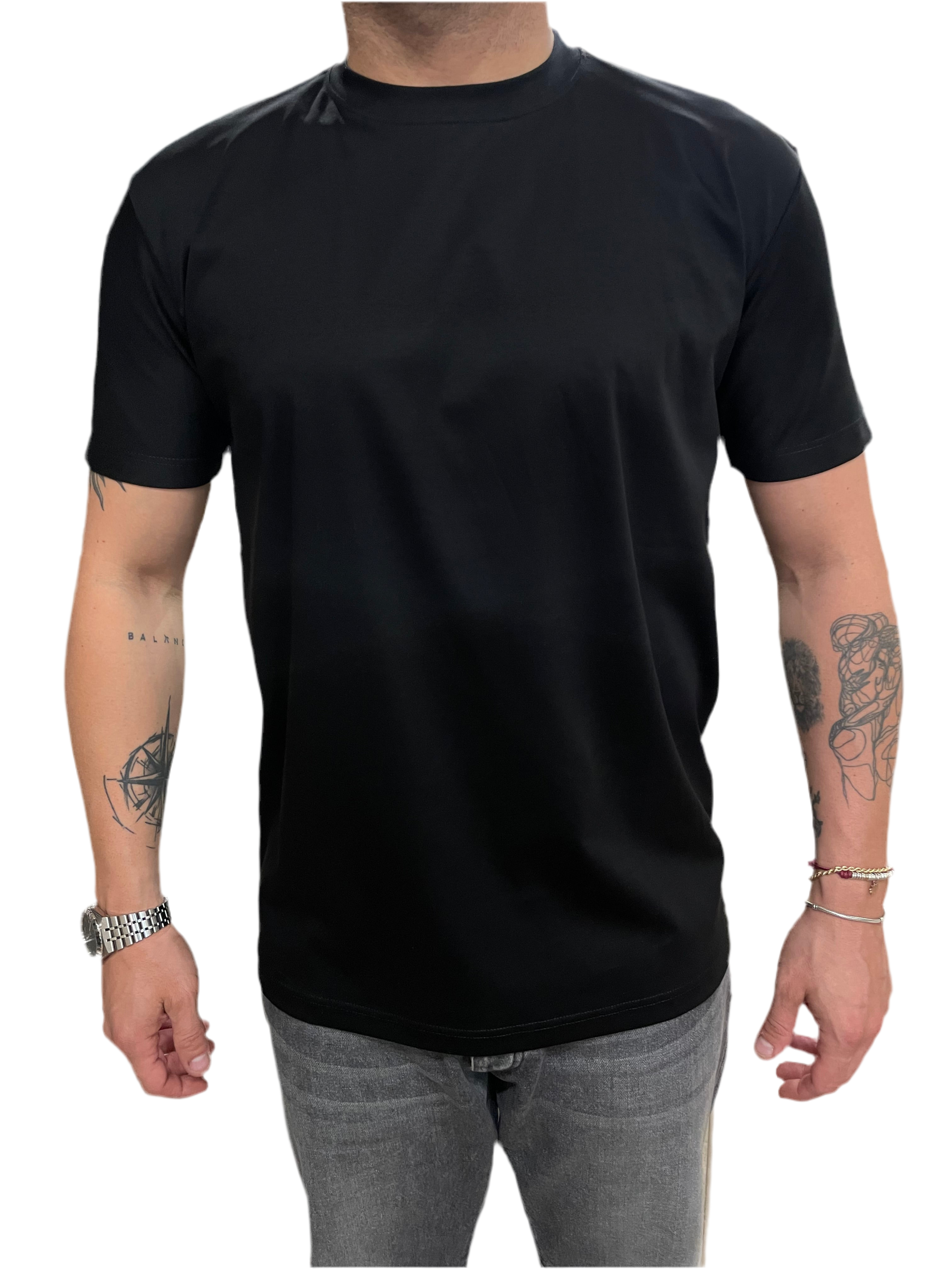 T-SHIRT GIROCOLLO NERO