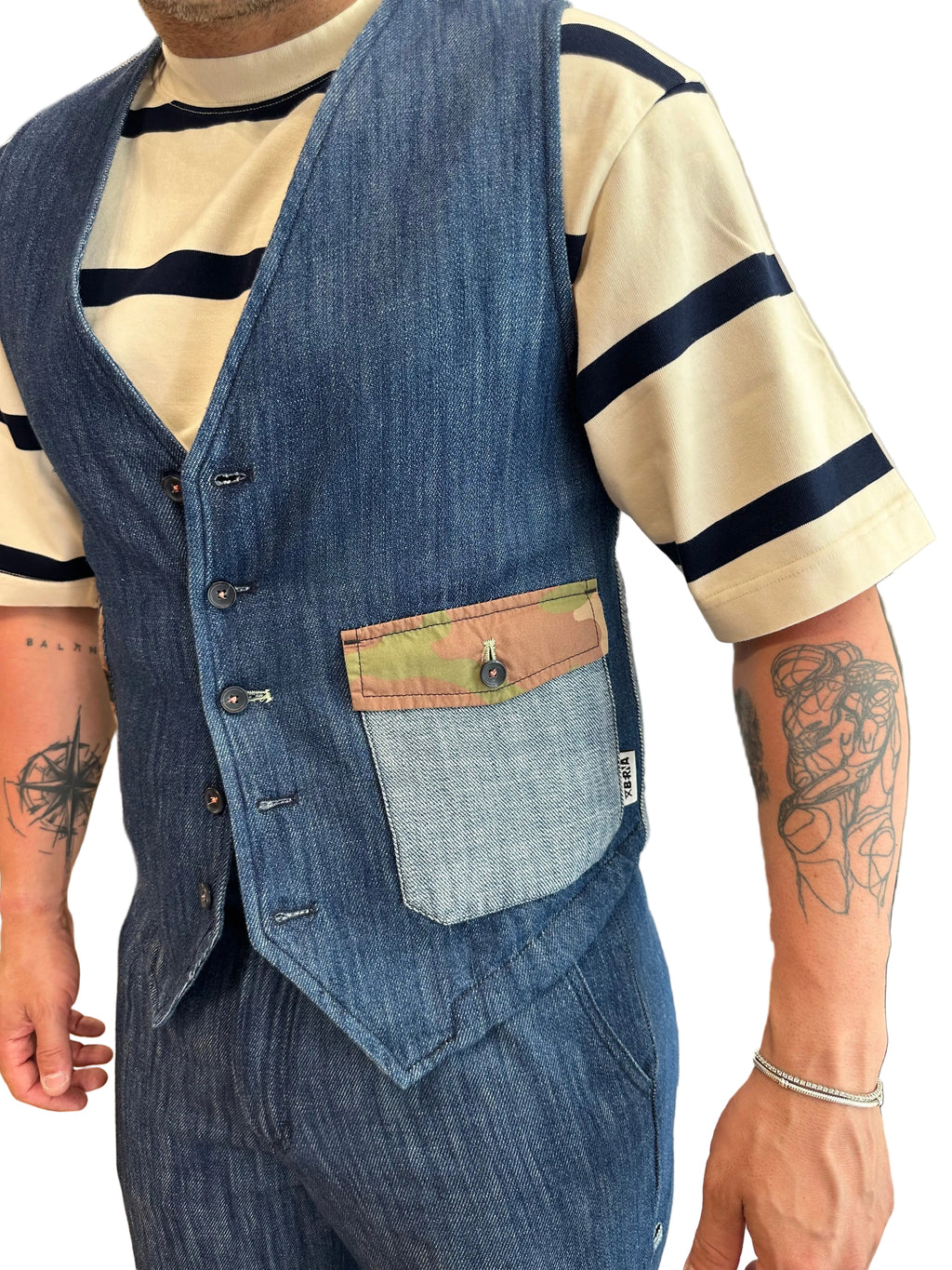 GILET IN JEANS CON INSERTI CAMOU